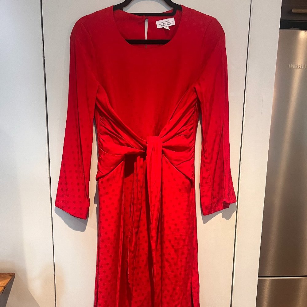 Stunning tie-front red dress